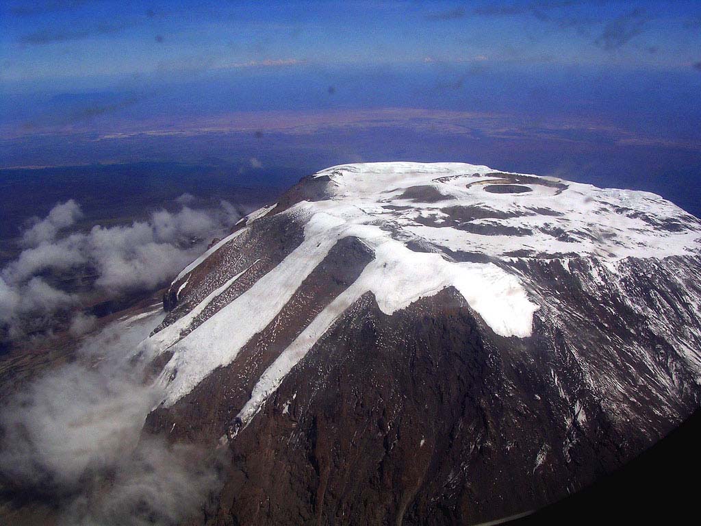 Самые высокие африки. Вершина горы Килиманджаро. Вулкан Килиманджаро. Стратовулкан Килиманджаро. Вулкан Килиманджаро вершина.